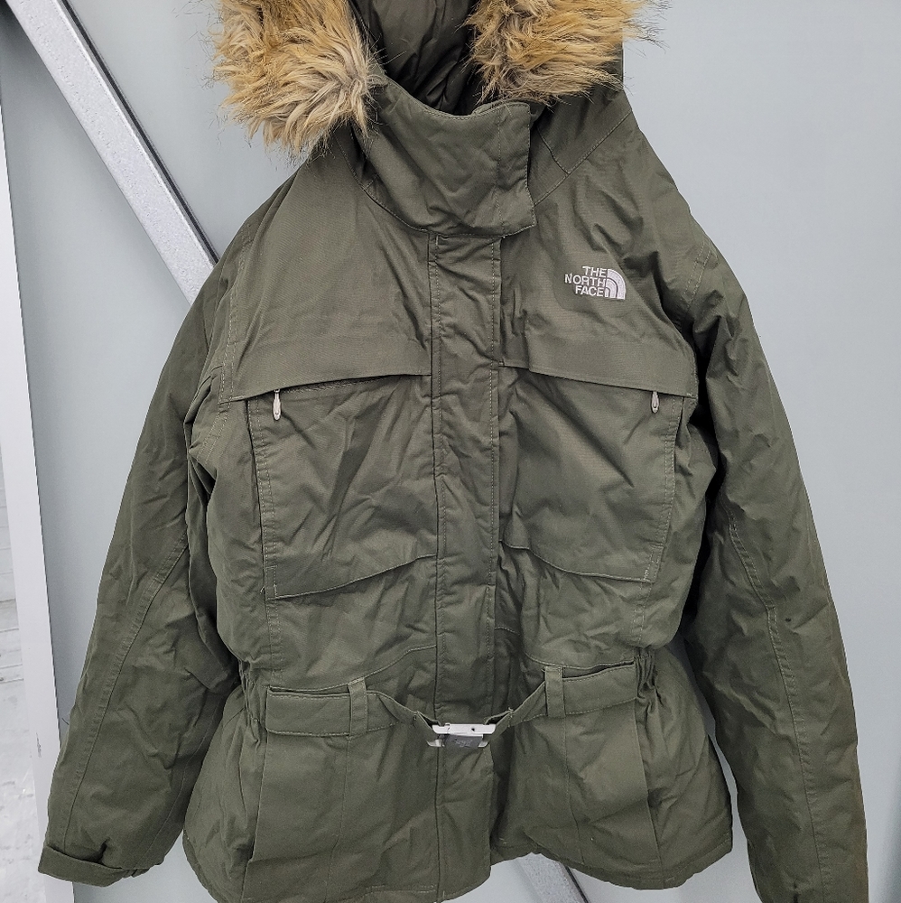 NORTHFACE COAT/ OLIVE GREEN COLOR